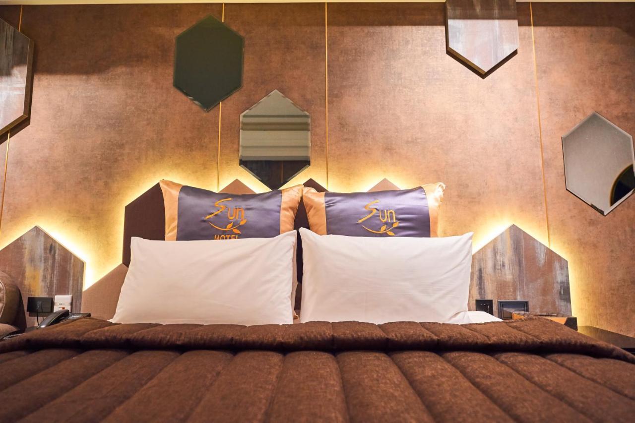Sun Motel Kaohsiung Esterno foto