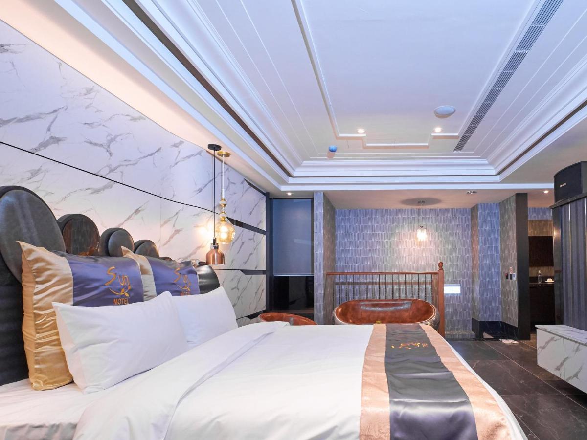 Sun Motel Kaohsiung Esterno foto