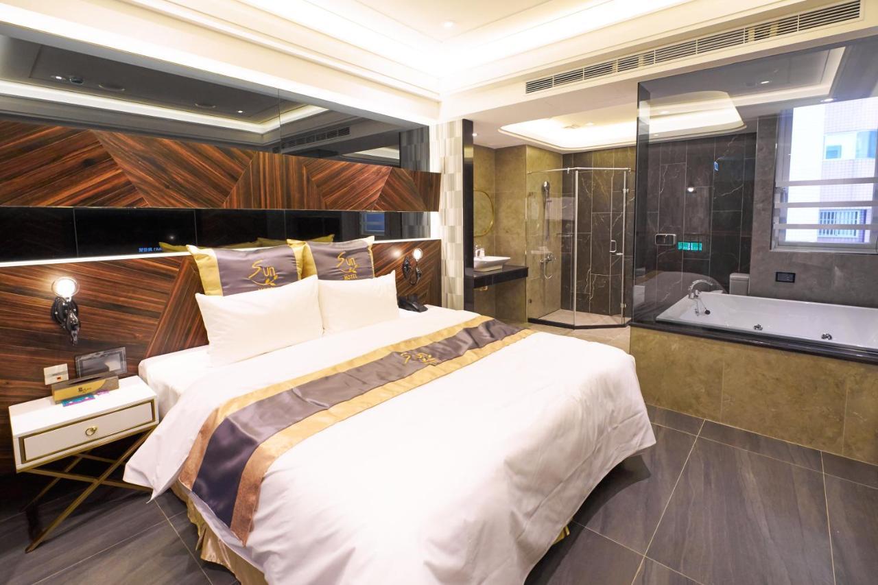 Sun Motel Kaohsiung Esterno foto